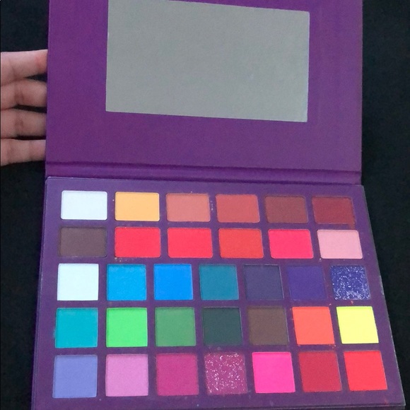 33 color Eyeshadow Palette - Picture 2 of 7